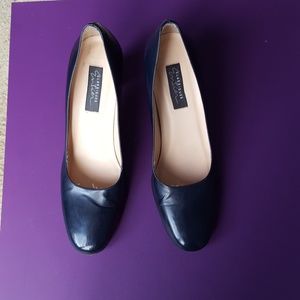 Size 8 narrow , heels 3 inches, navy